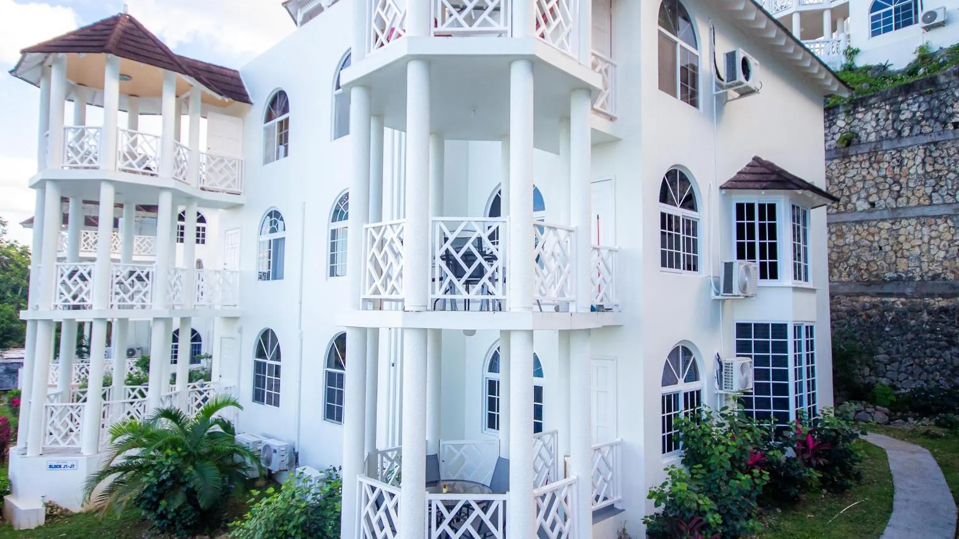 Ocho Rios Ocean Front Luxury Studio Sky Castles 24 Hrs Sleeps 2 Apartment Ocho Rios