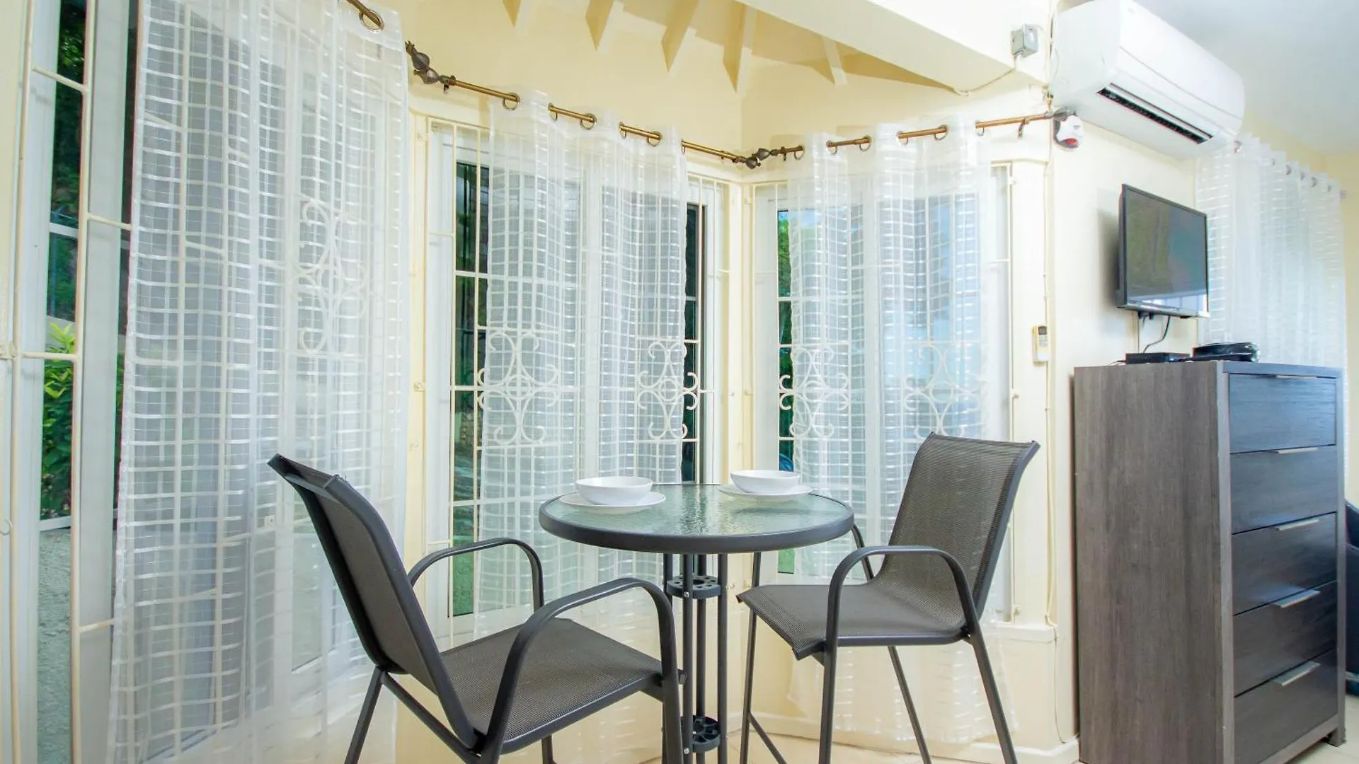 Ocho Rios Ocean Front Luxury Studio Sky Castles 24 Hrs Sleeps 2 Apartment 0*, Ocho Rios