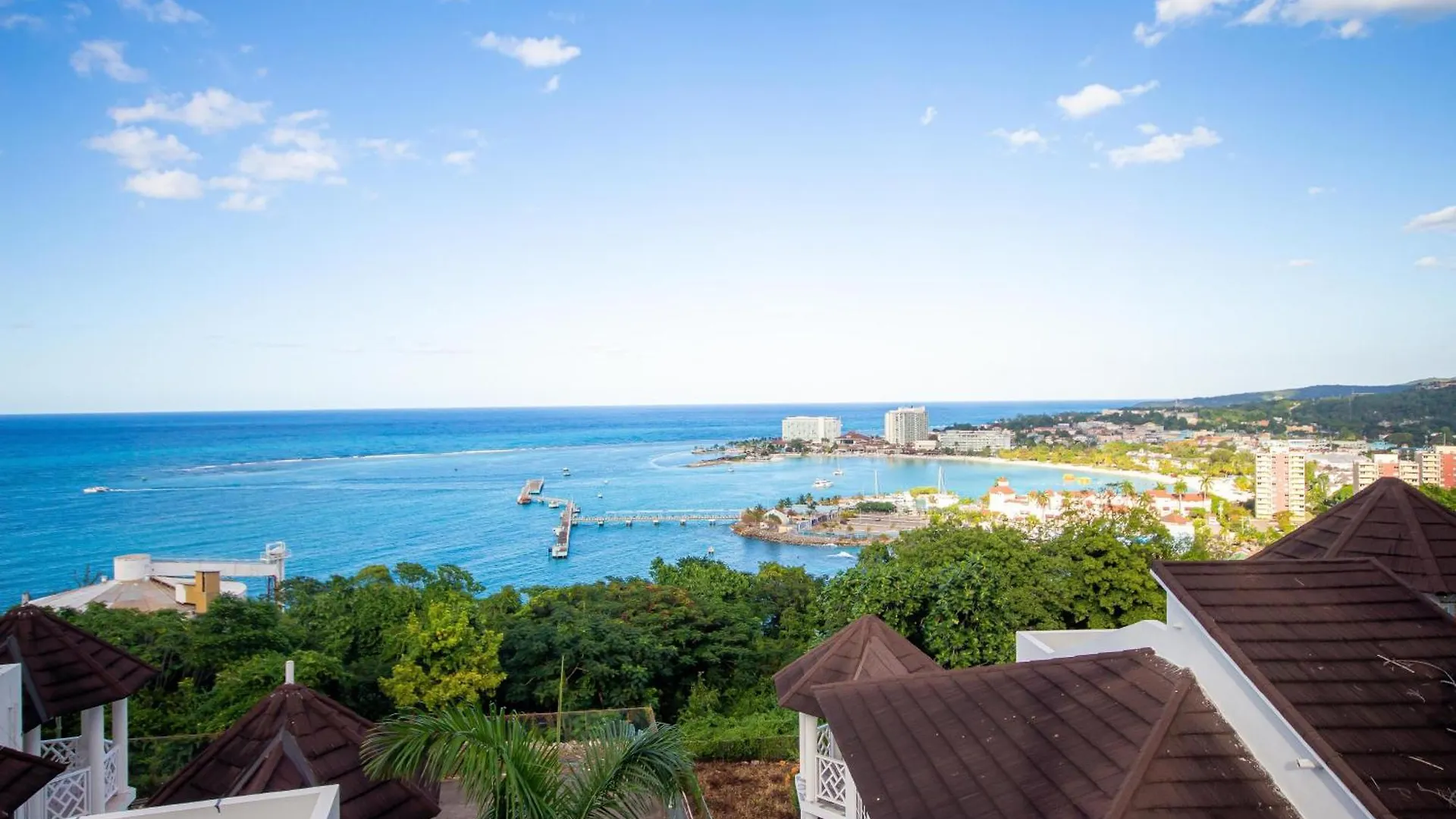 Ocho Rios Ocean Front Luxury Studio Sky Castles 24 Hrs Sleeps 2 Apartment