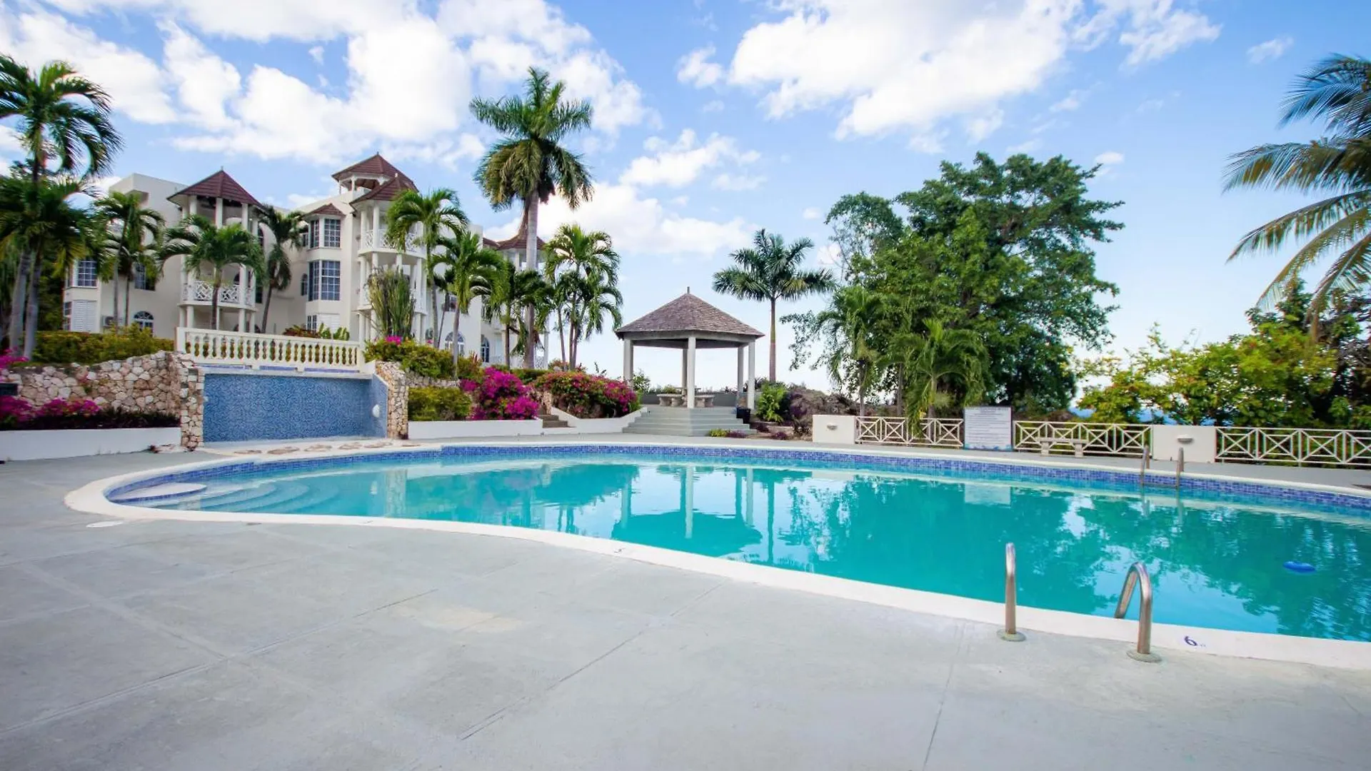 Ocho Rios Ocean Front Luxury Studio Sky Castles 24 Hrs Sleeps 2 Apartment